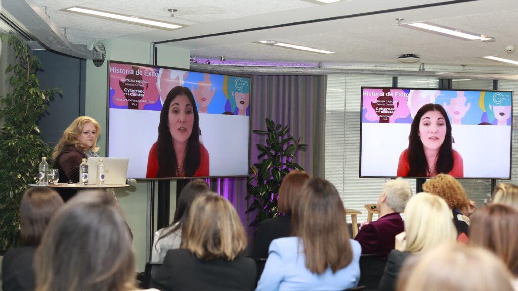 Carolina Taborda Mesa en la jornada CYBER EMBAJADORAS