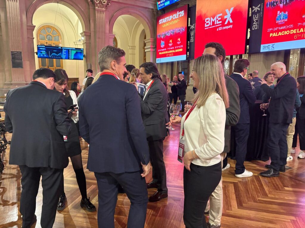 Evento de lanzamiento de Startup Olé 2025 en el Palacio de la Bolsa